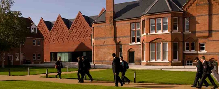 Diamond-Model-Internate in Großbritannien: Mädchen-, Jungen- oder koedukative Schule? | Dickinson Britische Schulberatung