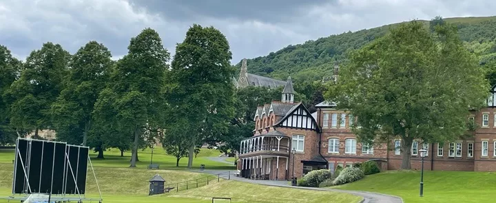 Malvern College mit Blick auf die Hills | Dickinson Britische Schulberatung